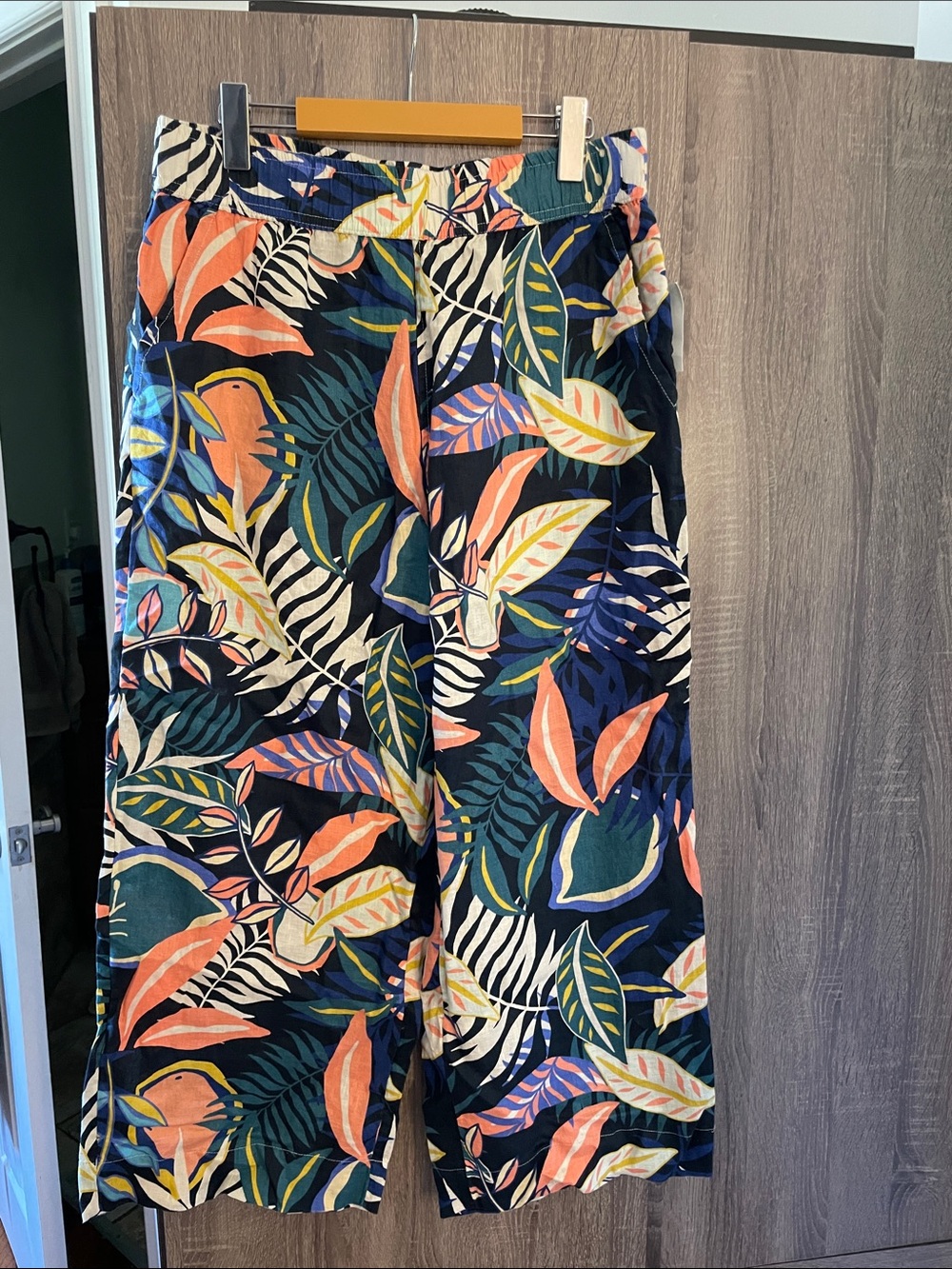 BNWT linen wide leg pants perfect for summer